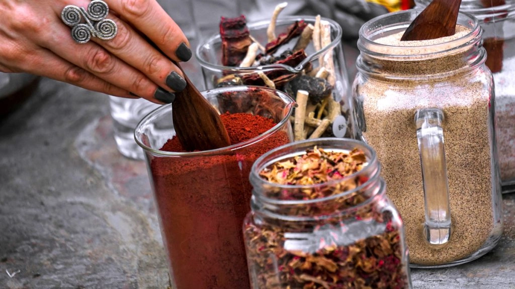 भारतीय आयुर्वेदिक दवाओं पर बढ़ा विश्व का भरोसा, 3 साल में 36 करोड़ किलो जड़ी-बूटियों का हुआ निर्यात