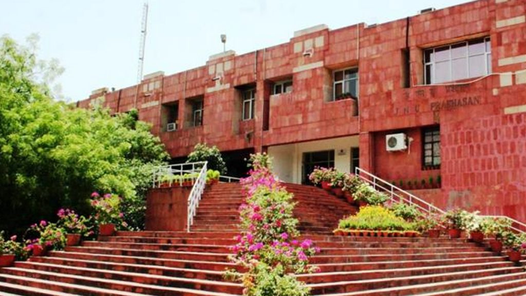 जवाहरलाल नेहरू विश्वविद्यालय छेड़खानी मामले में कार्यकर्ताओं और छात्रों ने विरोध प्रदर्शन किया