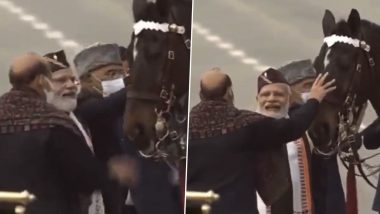 Republic Day 2022: राष्ट्रपति रामनाथ कोविंद और पीएम मोदी ने अंगरक्षक दल के रिटायर होने वाले घोड़े को दुलारा, देखें वीडियो