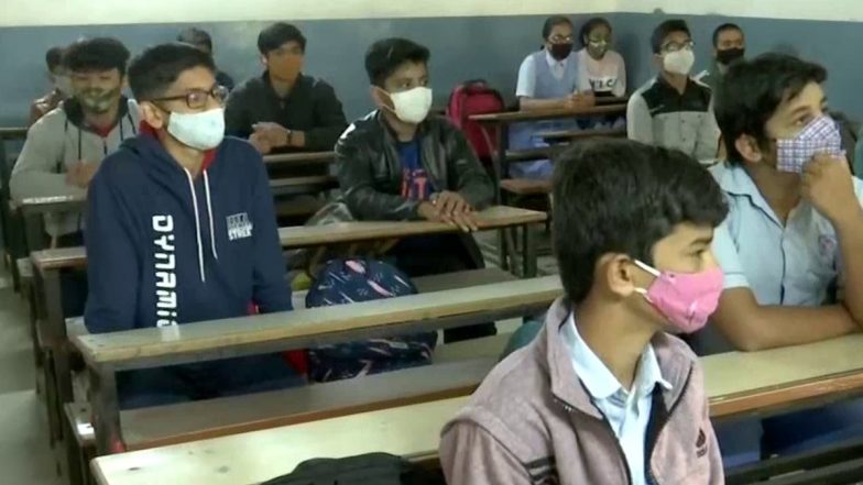 COVID-19 in Maharashtra: महाराष्ट्र में 15 फरवरी तक कॉलेजों और यूनिवर्सिटियों में फिजिकल कक्षाएं नहीं, एग्जाम होंगे ऑनलाइन