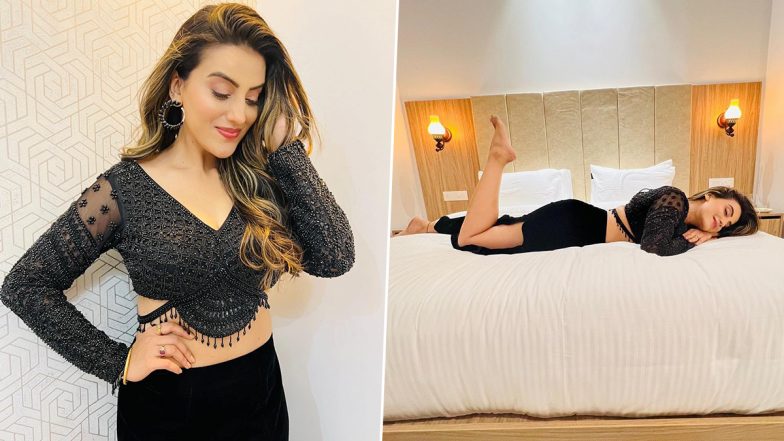 Akshara Singh ने बेड पर लेटकर पोस्ट की बेहद सेक्सी फोटो, फैंस बोले ये तो 'ब्लैक ब्यूटी' हैं! (See Pics)