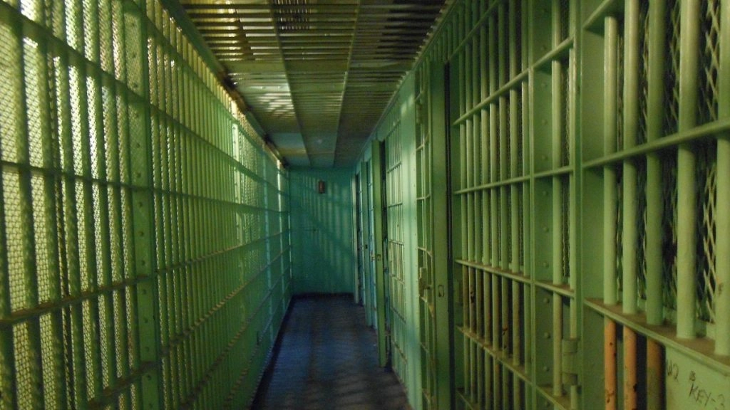 UP: बाराबंकी जेल में बंद 26 कैदी HIV पॉजिटिव,  2 की हालत गंभीर 