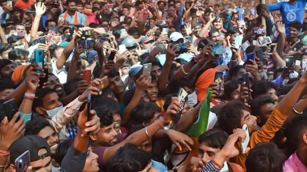  कोरोना के खौफ के बीच धुआंधार चुनाव प्रचार, रैलियां- जनसभाएं दे रही हैं बड़े खतरे को न्योता