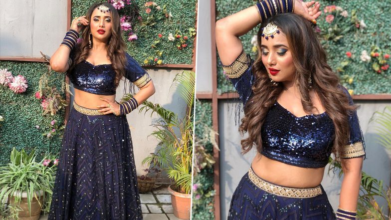 Rani Chatterjee Hot Pics: भोजपुरी अदाकारा रानी चटर्जी ने ब्लैक लहंगे में मचाई खलबली, सेक्सी अवतार में हॉट फोटोज हुई वायरल
