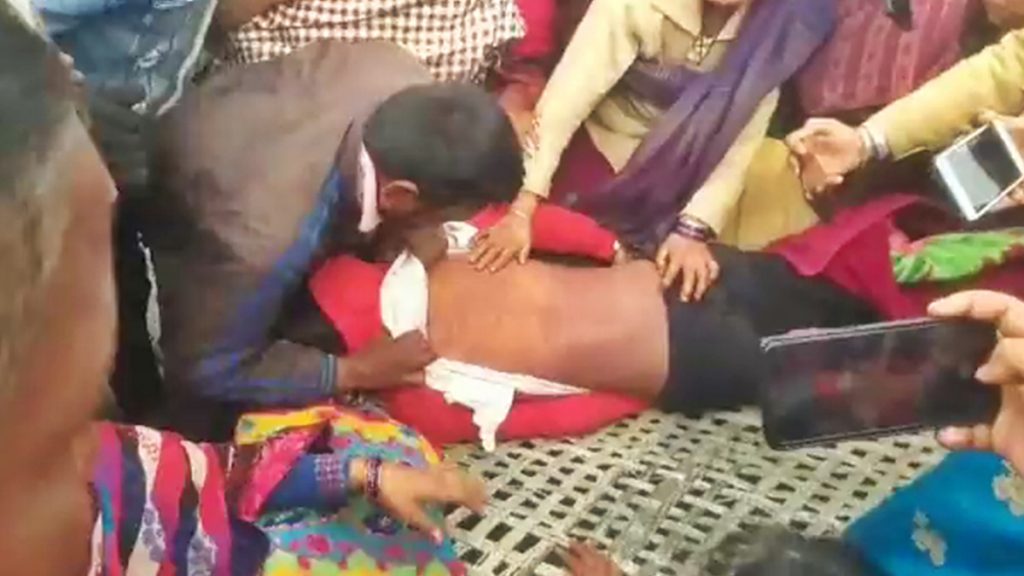 पुलिस हिरासत में पिटाई से लड़के की मौत, मोबाइल चोरी का था आरोप