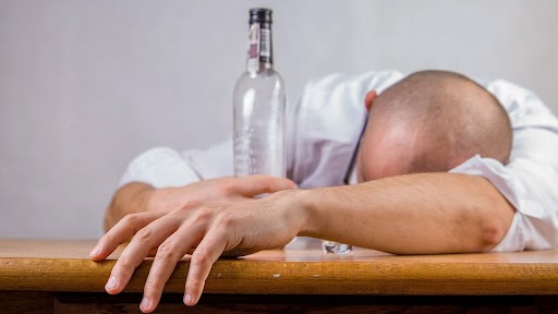 Home Remedies To Get Rid Of Hangover: शराब पीने के बाद चाहते हैं हैंगोवर से छुटकारा, अपनाएं ये घरेलू उपाय