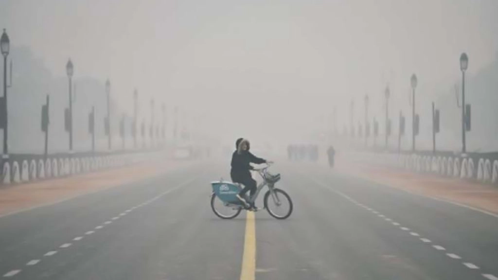 Weather Update: दिल्ली सहित इन इलाकों में बारिश का अलर्ट, पहाड़ों पर बर्फबारी की संभावना