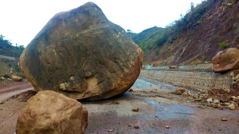 उत्तराखंड में कहर बनकर टूटी बारिश, कहीं हुआ भूस्खलन तो कहीं पूरा इलाका हुआ जलमग्न, 122 सड़कें बंद
