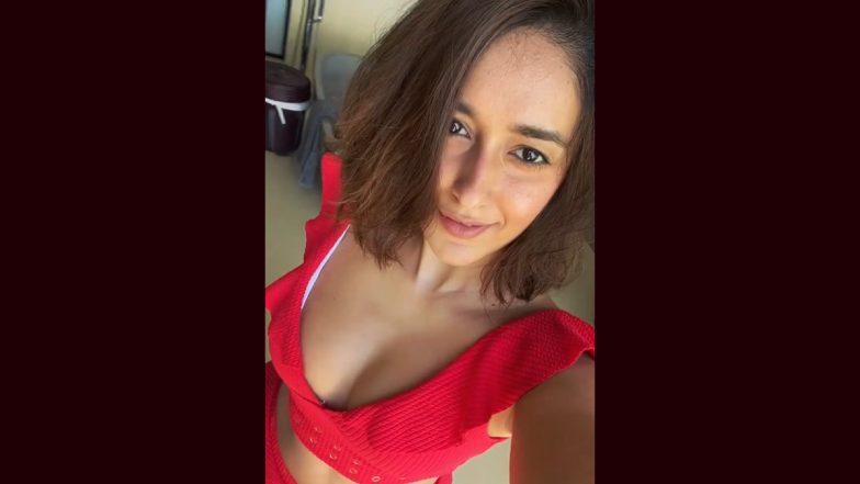 Ileana D'cruz ने  वैलेंटाइन्स डे पर पोस्ट किया Sexy Video, रोमांटिक रेड ड्रेस में आई नजर