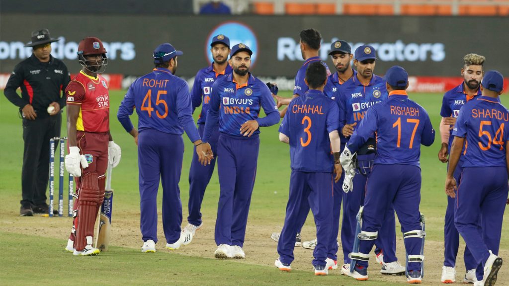 वेस्टइंडीज के खिलाफ दूसरे वनडे मुकाबले में टीम इंडिया के गेंदबाजों ने मचाया कोहराम