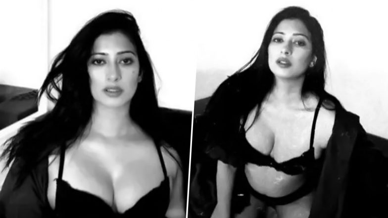 Sooryavanshi एक्ट्रेस Niharica Raizada ने ब्रा पहनकर कराया बोल्ड फोटोशूट, Sexy Photos हुई Viral