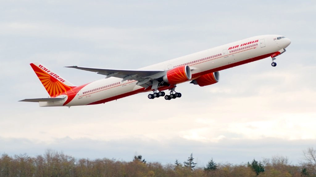 मस्कट में धुआं उठने की चेतावनी के बाद 141 यात्रियों को Air India के विमान से बाहर निकाला गया