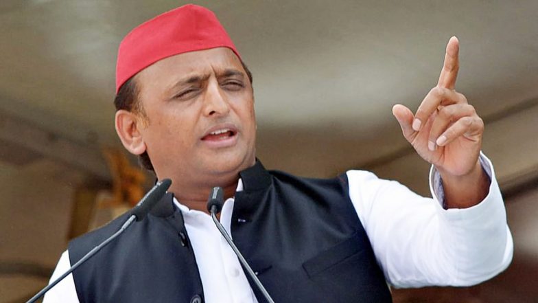 UP Assembly Elections 2022: PM मोदी के गढ़ में अखिलेश यादव ने किए बड़े वादे, कहा- सरकार बनी तो फौज, पुलिस में भर्ती निकालेंगे