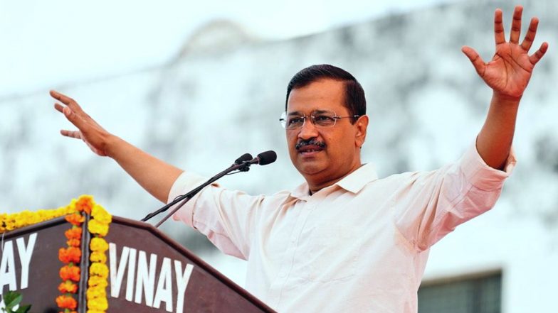 Delhi Mundka Fire: पीड़ितों को बचाने वाले स्थानीय लोगों से मिले मुख्यमंत्री केजरीवाल