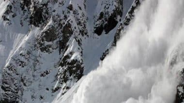 Uttarkashi Avalanche: भारी बर्फबारी से लापता पर्वतारोहियों की तलाश बाधित