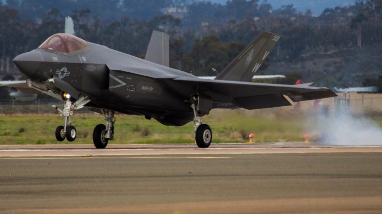 US Aircraft Crash Video: दक्षिण चीन सागर में ऐसे क्रैश हुआ था अमेरिका का घातक लड़ाकू विमान, देखें हादसे का Live वीडियो