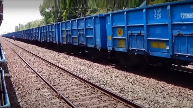 Bhopal: लड़की की जान बचाने के लिए मालगाड़ी के आगे कूदा शख्स, साहस से ऐसे बचाई दो जिंदगियां- Video देख खड़े हो जाएंगे रोंगटे