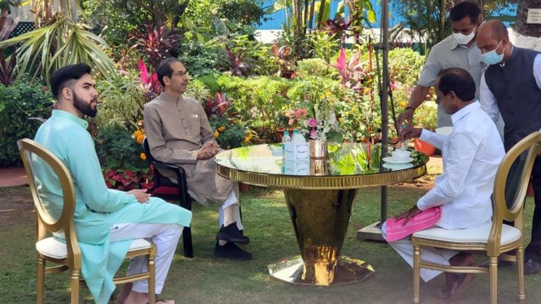 महाराष्ट्र के दौरे पर तेलंगाना के सीएम के चंद्रशेखर राव,  CM उद्धव ठाकरे से मुलाकात की