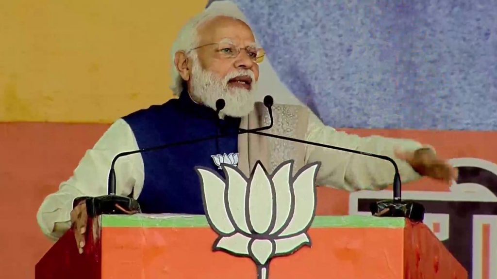 प्रधानमंत्री ने सपा अध्यक्ष अखिलेश यादव पर उनका नाम लिए बगैर निशाना साधा