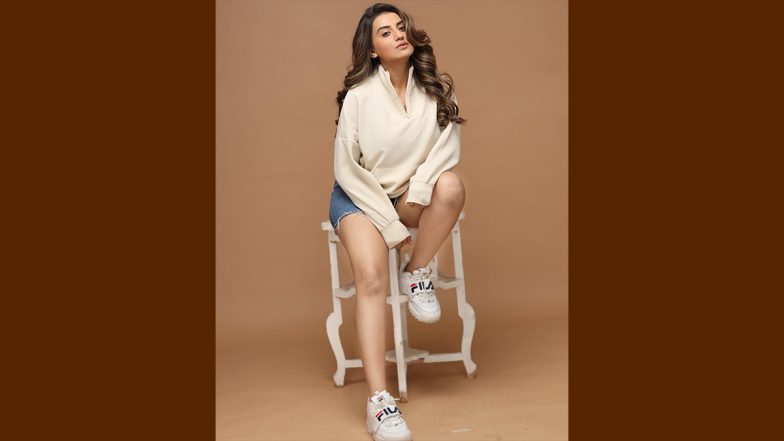 Akshara Singh Photos: भोजपुरी एक्ट्रेस अक्षरा सिंह अपने फैशन स्टेटमेंट से मचा रही हैं तहलका