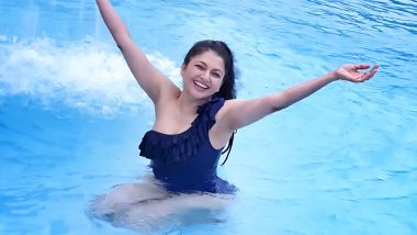 Salman Khan संग डेब्यू करने वाली Bhagyashree 52 की उम्र में भी हैं बेहद Hot, स्विमिंग पूल से Photos हुई Viral