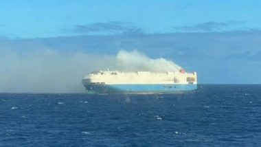 अटलांटिक महासागर के बीच फंसा जलता हुआ मालवाहक जहाज, लेम्बोर्गिनी, ऑडी जैसी हजारों गाड़ियां के राख होने की आशंका