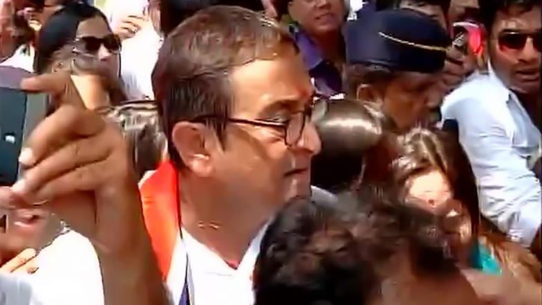 मराठी फिल्म में नाबालिग बच्चों के साथ आपत्तिजनक दृश्य दिखाने के आरोप में अभिनेता-निर्देशक महेश मांजरेकर के खिलाफ मामला दर्ज