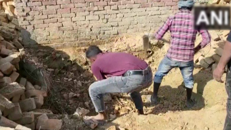 UP: चुनाव के बीच उन्नाव कांड से मुश्किल में सपा, अखिलेश यादव की गाड़ी के आगे कूदी थी मां