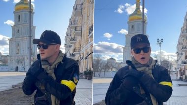 Ukrainian Rockstar on Military Duty: यूक्रेनी रॉकस्टार ने जॉइन की सेना, सुनसान Kyiv की सड़क पर गाना गाते वीडियो वायरल
