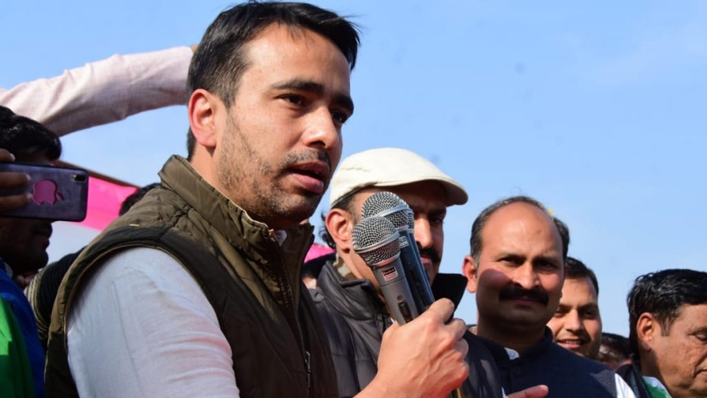 जयंत ने बलदेव की सभा में कहा- आज सरकार में किसान बुरी तरह परेशान हैं