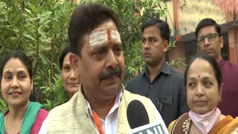 UP Election 2022: मतदान करने पहुंचे यूपी सरकार में मंत्री रविंद्र जायसवाल ने कहा- यहां ड्यूटी पर जो अधिकारी है उसने जानबूझकर बदमाशी की