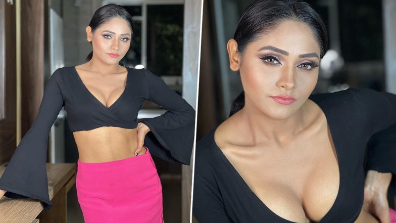 भोजपुरी एक्ट्रेस Shweta Sharma ने बोल्ड कपड़ों में मटकाई कमर, Hot Video देखकर छूट जाएंगे पसीने