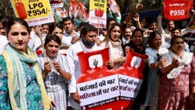दिल्ली की सड़कों पर भारतीय युवा कांग्रेस कार्यकर्ता ने जताया आक्रोश