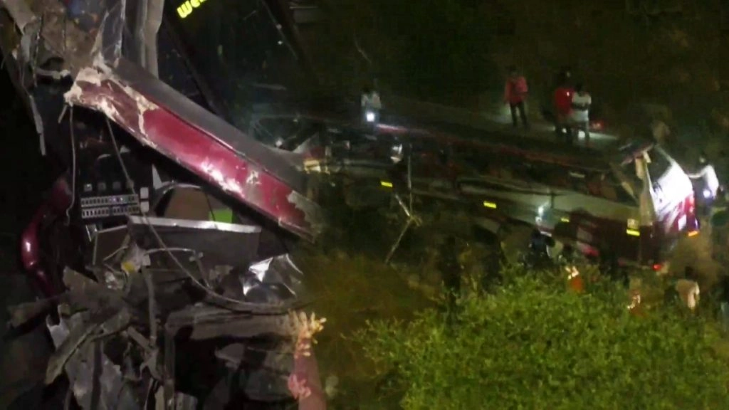 बस हादसे में शहीद हुए जवानों को जम्मू-कश्मीर एलजी ने दी भावभीनी विदाई