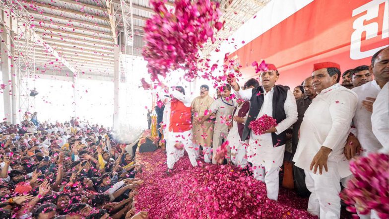 Holi 2022: मुलायम परिवार ने सैफाई में मनाई होली, अखिलेश-शिवपाल साथ रहे