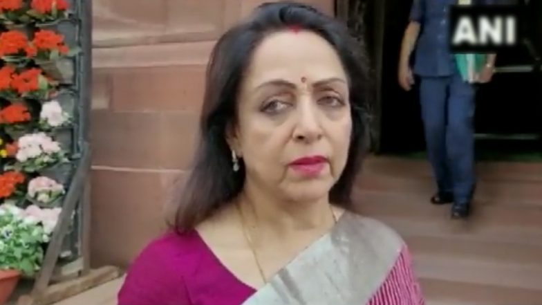 Karnataka Hijab Row: कर्नाटक HC के फैसले के बाद हेमा मालिनी ने कहा- स्कूलों में ड्रेस कोड का हो पालन