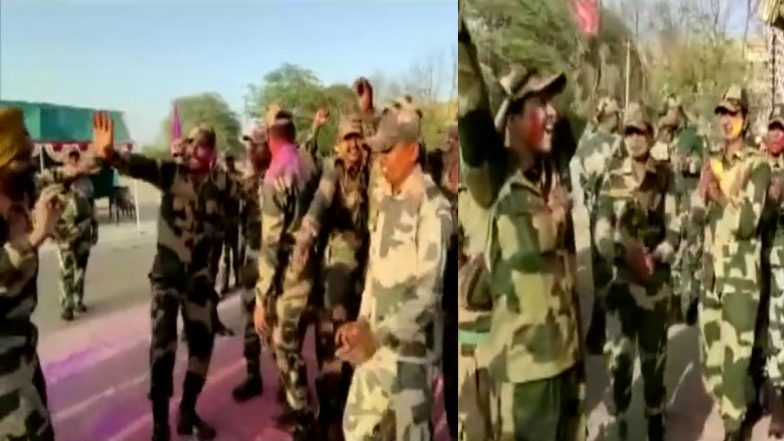Holi Video: जैसलमेर में BSF के जवानों खेली होली, एक-दूसरे को गुलाल लगाकर नाचते हुए मनाया जश्न
