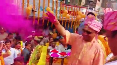 VIDEO: शपथ से पहले योगी आदित्यनाथ ने मनाई भव्य होली, गोरखपुर मे भगवान नरसिंह शोभायात्रा में हुए शामिल