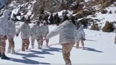 Himachal Pradesh: हिमालय की बर्फीली वादियों में कबड्डी खेलते नजर आए ITBP के हिमवीर (Watch Video)