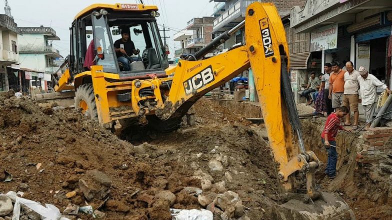 Mumbai: सड़क पर खुदाई के दौरान JCB की टक्कर लगने से मकान ढहा, बच्चे की मौत, BMC इंजीनियर और ड्राइवर गिरफ्तार