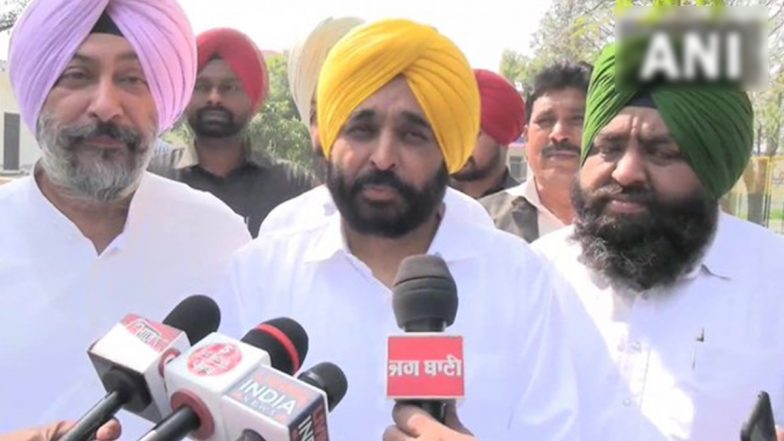 आप नेता भगवंत मान ने पंजाब के राज्यपाल से मुलाकात कर सरकार बनाने की दावेदारी पेश की