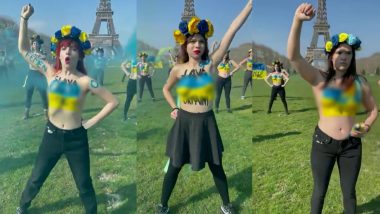 Topless लड़कियों ने Ukraine के समर्थन में किया प्रदर्शन, शरीर पर लिखवाया शांति संदेश, देखें VIDEO