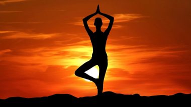 World Yoga Day & Heart Diseases 2022: दिल के दर्द को रोकने में अचूक साबित हो सकते हैं योग के ये 5 सरल आसन?