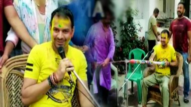 HOLI: RJD नेता तेज प्रताप यादव ने गाना गाकर खेली होली, Video में देखिए उनका अनोखा अंदाज