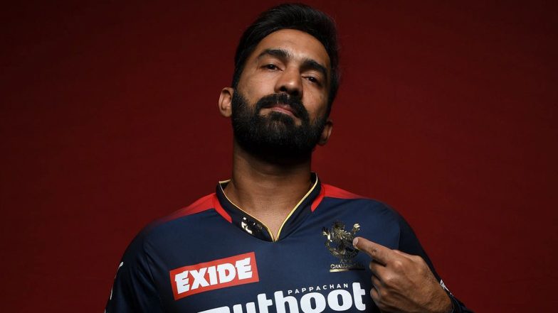 IPL 2022, DC vs RCB: ग्लेन मैक्सवेल के बाद दिनेश कार्तिक ने भी जड़ा अर्धशतक