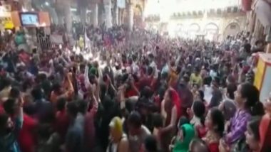 Mathura Holi 2022: मथुरा के श्री द्वारकाधीश मंदिर में होली की धूम, देखें विडियो