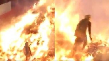 Holika Dahan 2022: आग की लपटों के बीच से होकर गुजरे मोनू पंडा महाराज, मथुरा से होलिका दहन का हैरान करने वाला वीडियो हुआ वायरल
