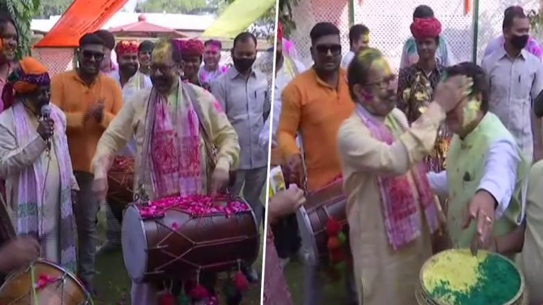 Holi 2022: केंद्रीय मंत्री मुख्तार अब्बास नकवी ने अपने आवास पर इस अंदाज में मनाया होली का त्योहार