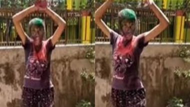 लड़की पर छाई होली की ऐसी खुमारी कि देखते ही देखते करने लगी नागिन डांस, मजेदार वीडियो हुआ वायरल (Watch Viral Video)