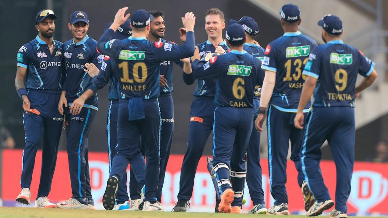 IPL 2022, GT vs RCB: आरसीबी को लगा चौथा झटका, दिनेश कार्तिक 2 रन बनाकर हुए आउट